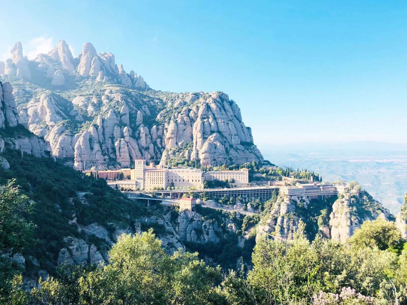 Hero-Bild für Montserrat